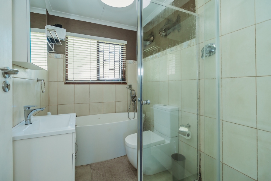 3 Bedroom Property for Sale in Denneoord Western Cape